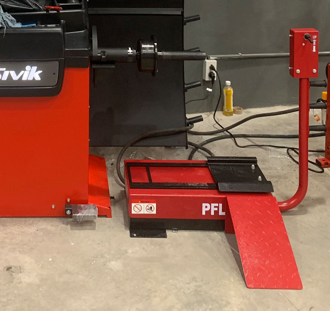 Thiết bị nâng lốp titano pfl-65