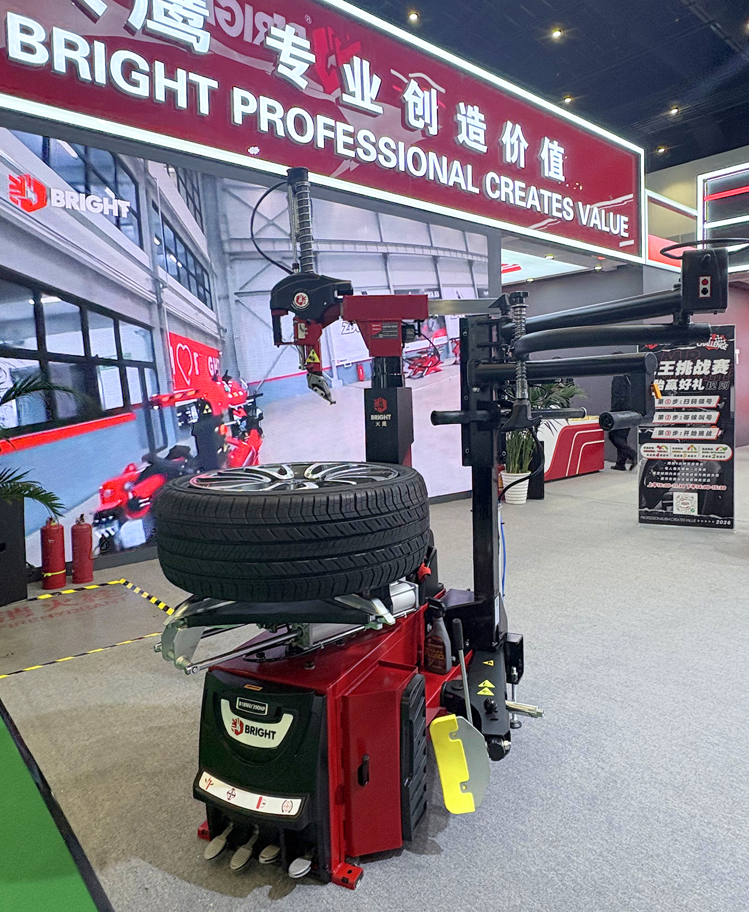 Máy ra vào lốp ô tô, có trụ xoay LC-818NV