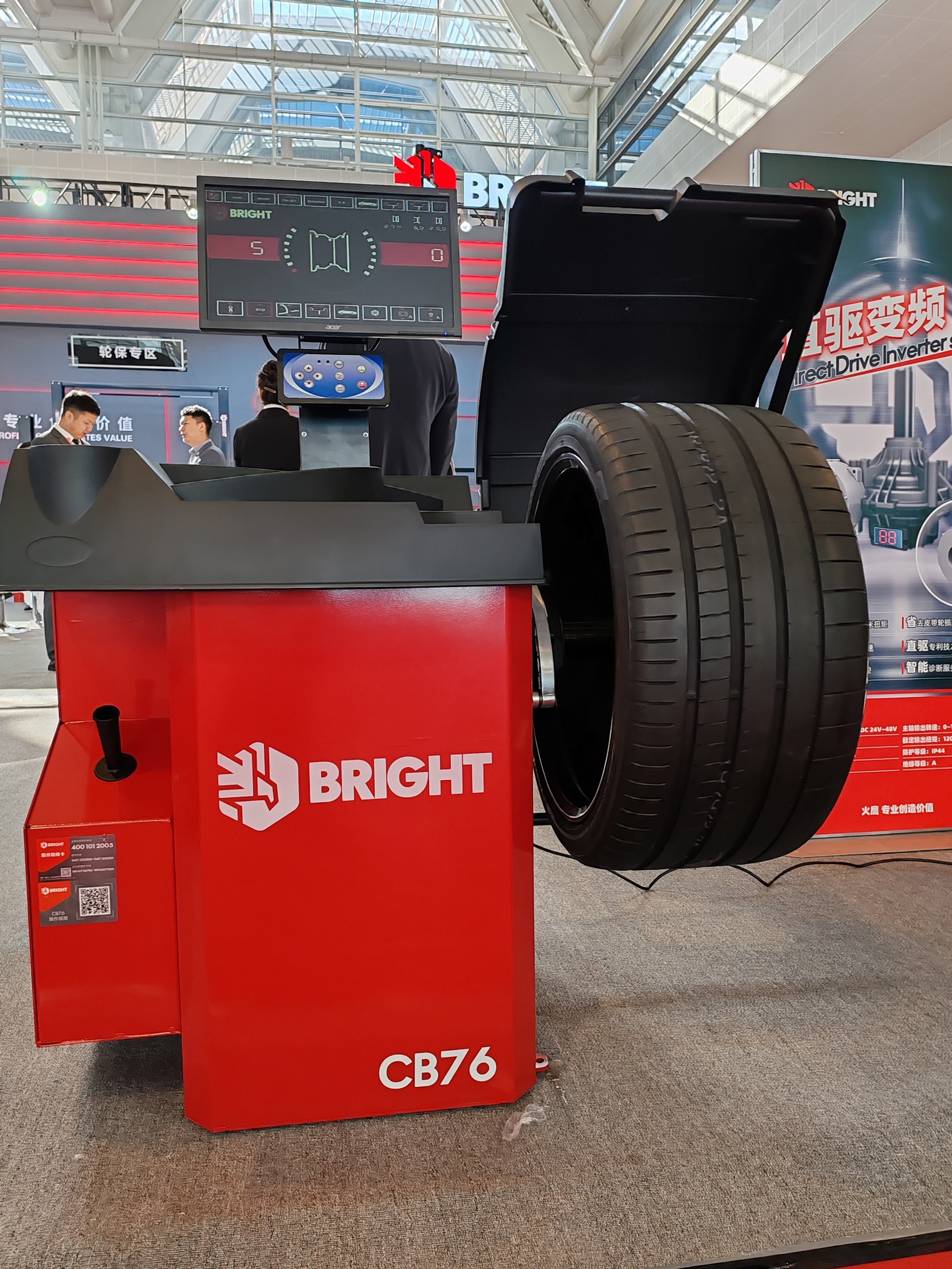 máy cân bằng lốp bright cb-76