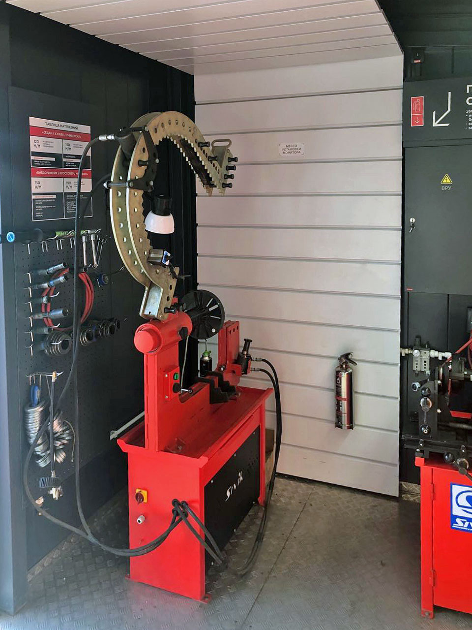 Thiết bị nắn mâm ô tô