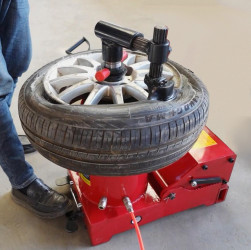 K1324 | Máy ra vào lốp xe con, xe tải nhẹ